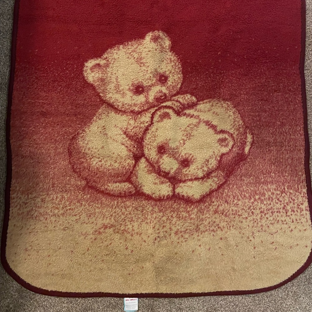 Adorable Bear Pattern Throw Blanket - Red and Tan